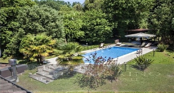 casa indipendente in affitto a Massa in zona Marina dei Ronchi