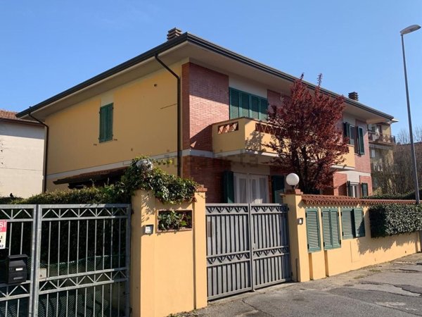 appartamento in affitto a Massa in zona Marina di Massa