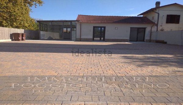 locale commerciale in affitto a Massa in zona Marina di Massa