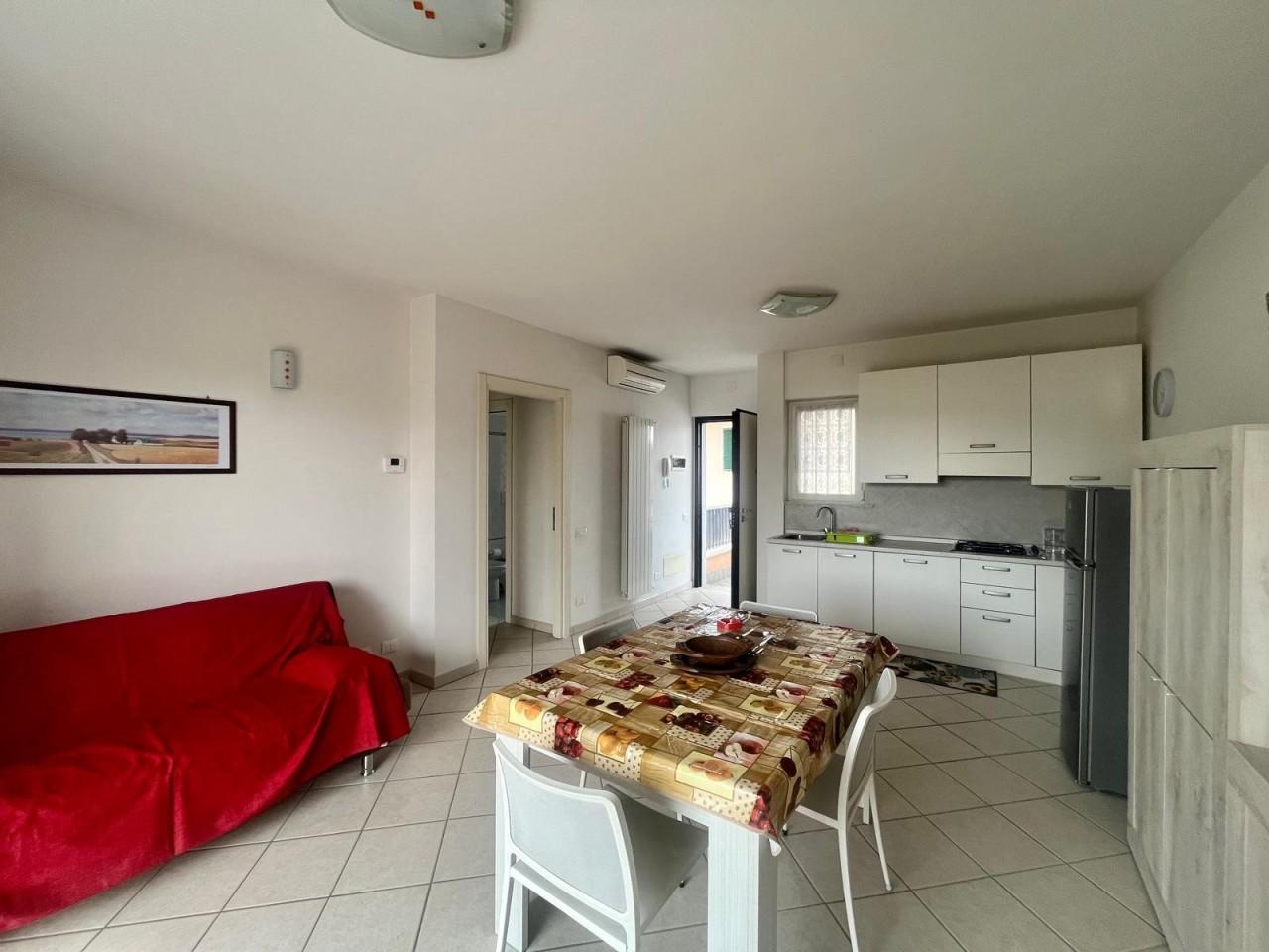 appartamento in affitto a Massa in zona Marina dei Ronchi