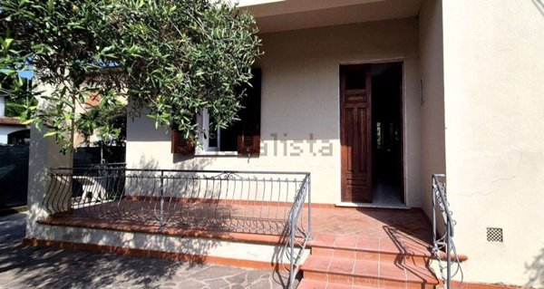 appartamento in affitto a Massa in zona Marina di Massa