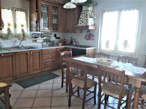 casa indipendente in affitto a Massa