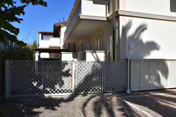 appartamento in affitto a Massa in zona Marina di Massa