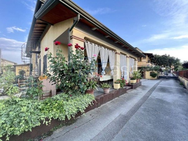 casa indipendente in affitto a Massa in zona Marina di Massa