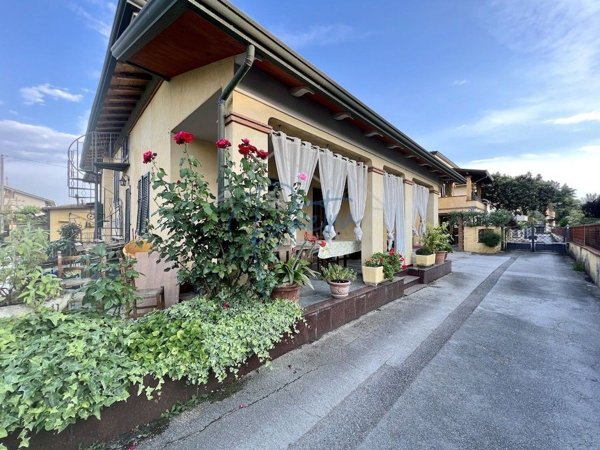 ufficio in affitto a Massa in zona Marina dei Ronchi