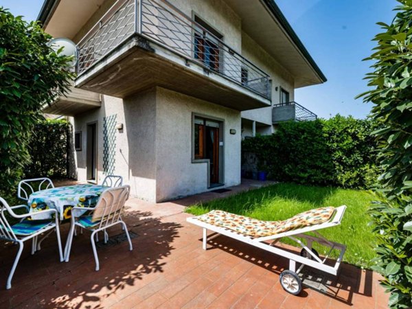 appartamento in affitto a Massa in zona Marina di Massa