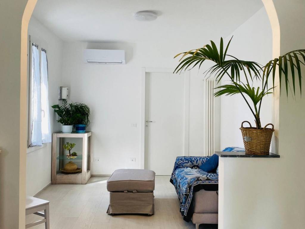 appartamento in affitto a Massa in zona Marina di Massa