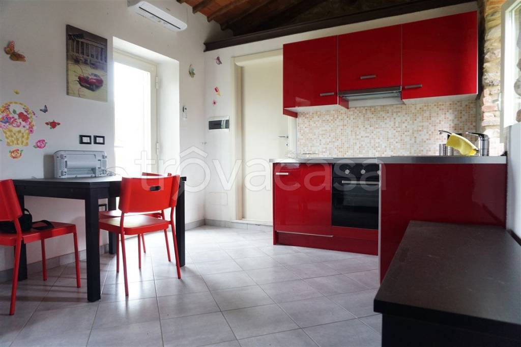 appartamento in affitto a Massa in zona Marina di Massa