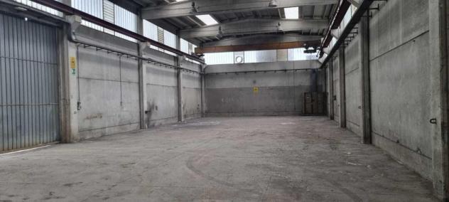 locale commerciale in affitto a Massa