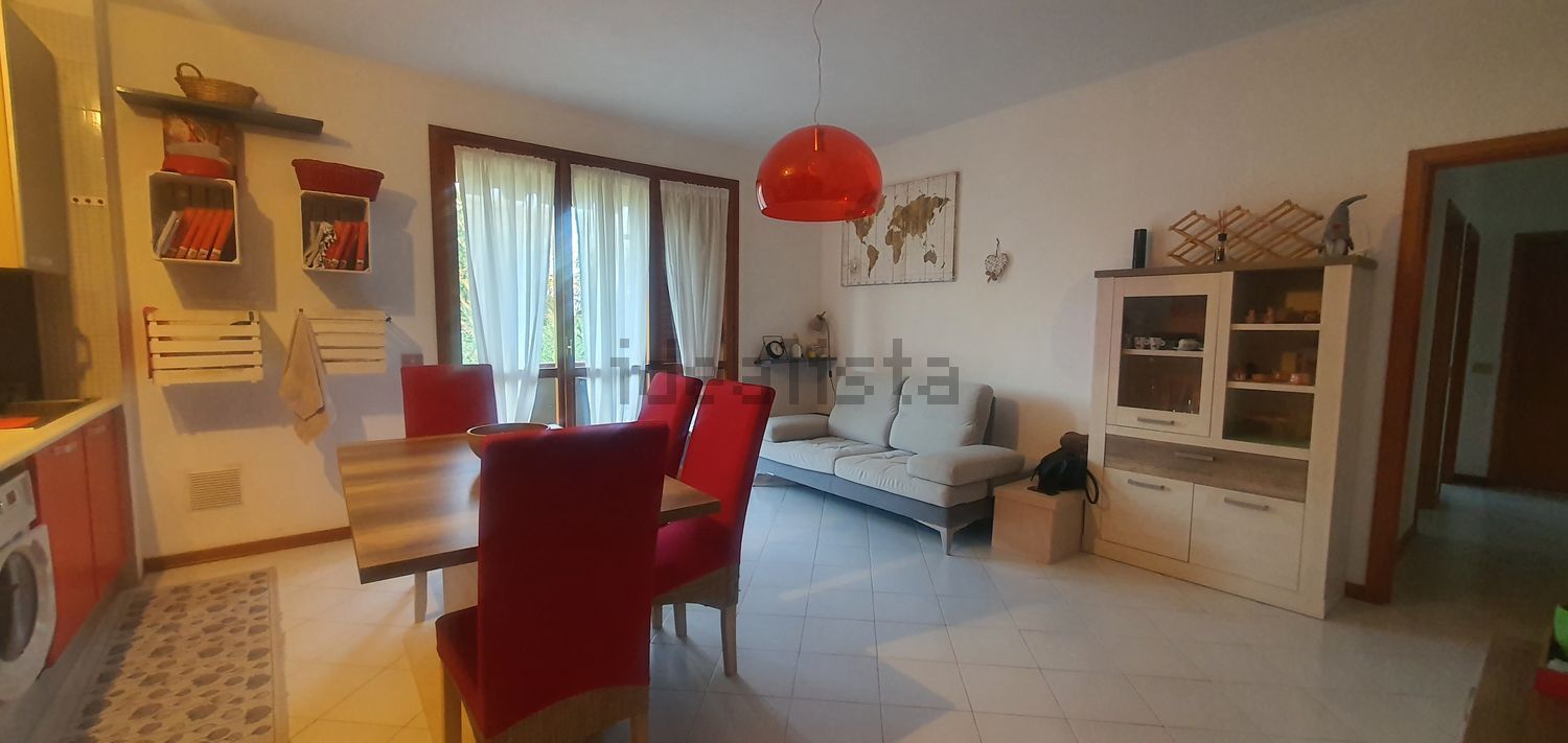 appartamento in affitto a Massa in zona Marina dei Ronchi