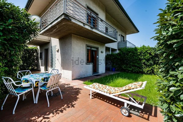 appartamento in affitto a Massa in zona Marina dei Ronchi