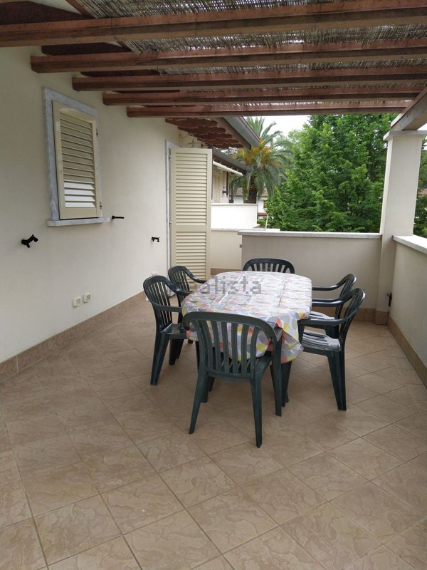 appartamento in affitto a Massa in zona Marina di Massa