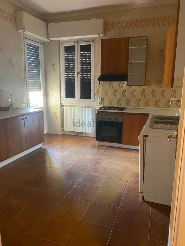 appartamento in affitto a Massa in zona Marina di Massa