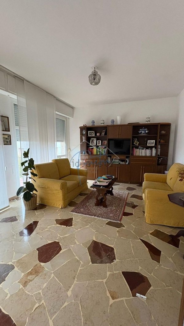 appartamento in affitto a Massa in zona Marina di Massa