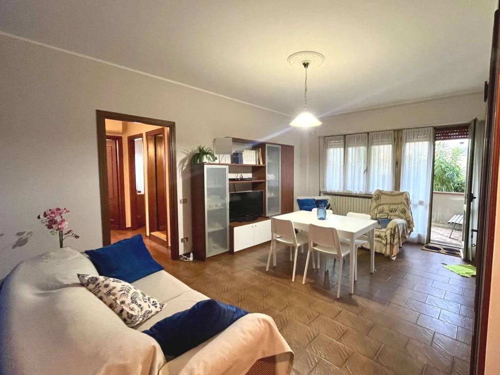 appartamento in affitto a Massa in zona Marina di Massa
