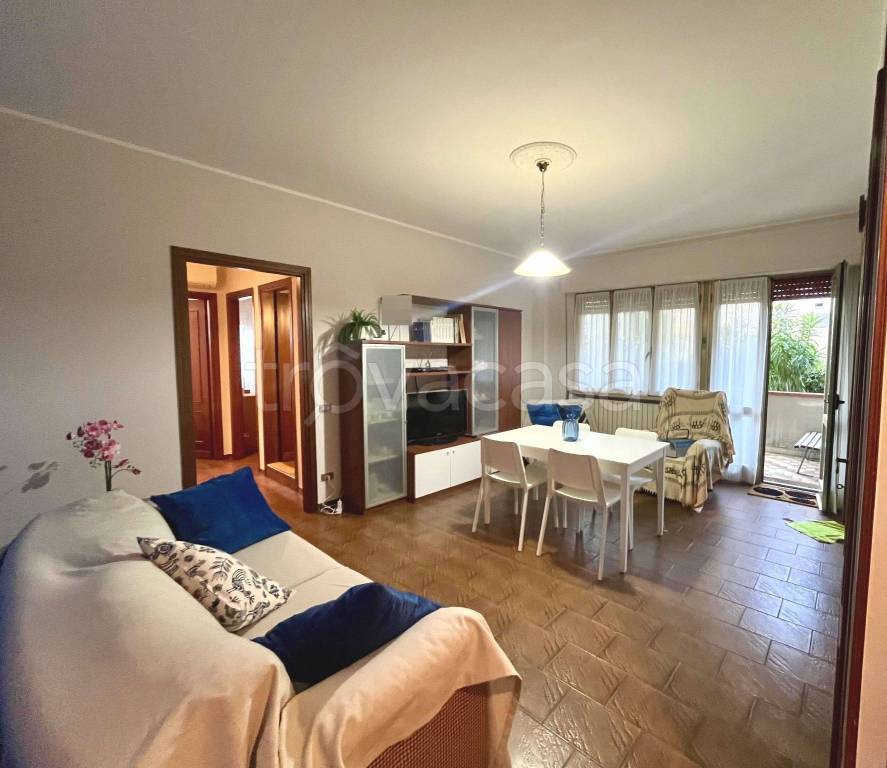 appartamento in affitto a Massa in zona Marina di Massa