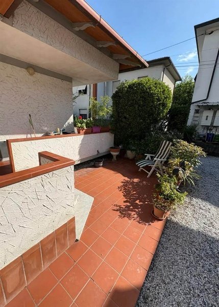 casa indipendente in affitto a Massa in zona Marina di Massa