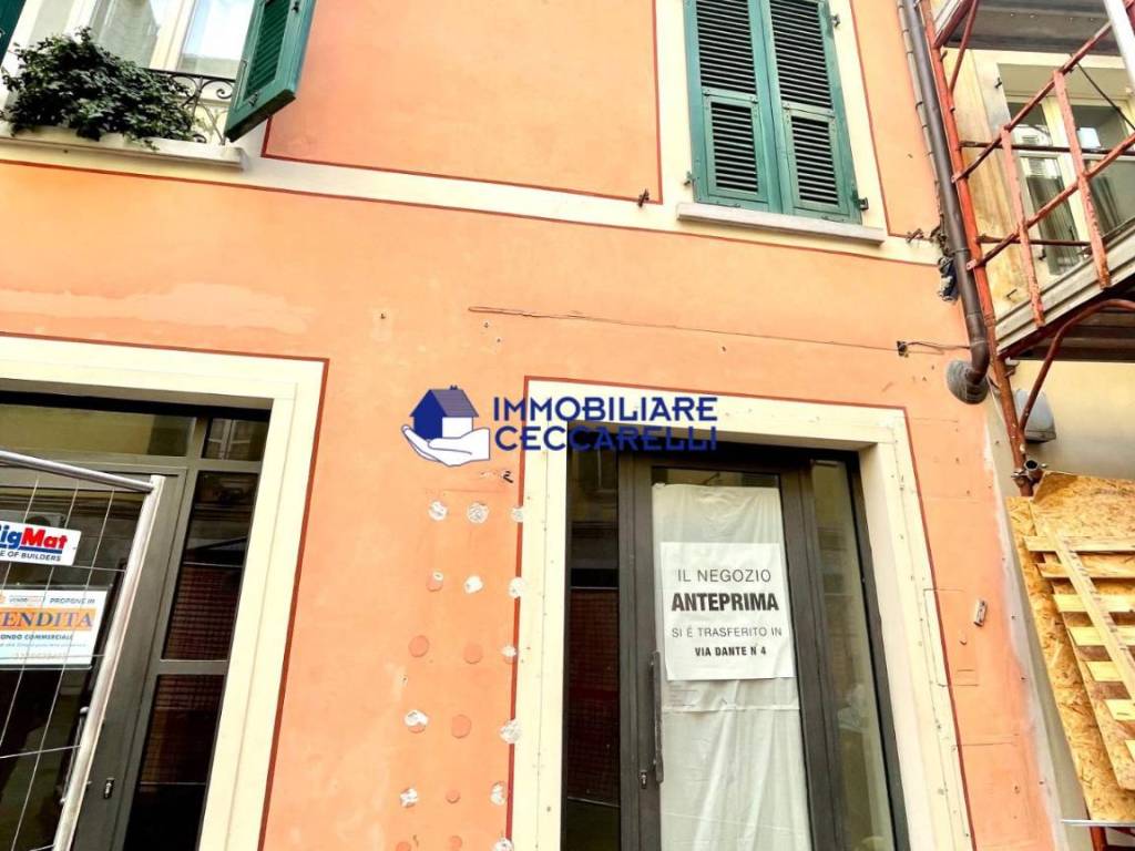 negozio in affitto a Massa in zona Centro Storico