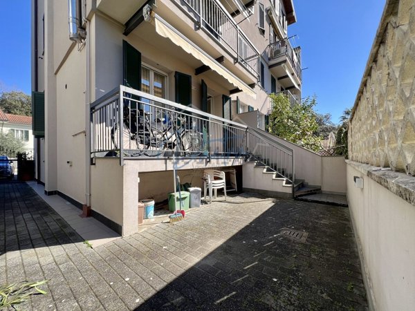 appartamento in affitto a Massa in zona Marina di Massa