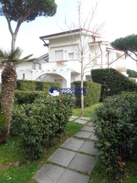 appartamento in affitto a Massa in zona Poveromo