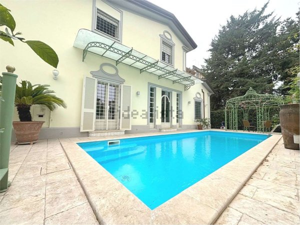 appartamento in affitto a Massa in zona Marina di Massa