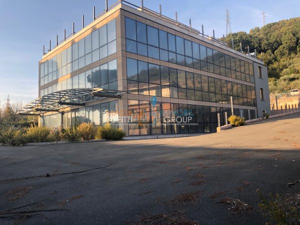 locale commerciale in affitto a Massa