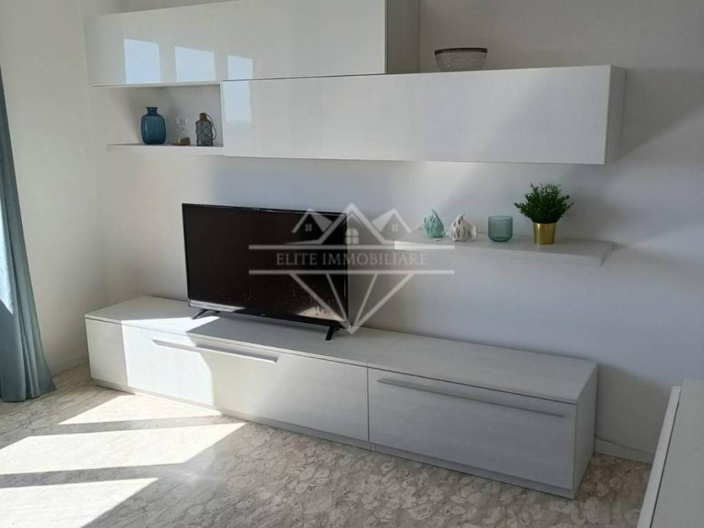 appartamento in affitto a Massa in zona Marina di Massa