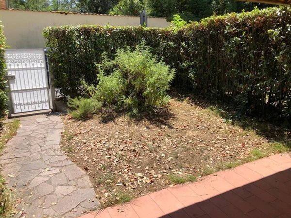appartamento in affitto a Massa in zona Marina dei Ronchi