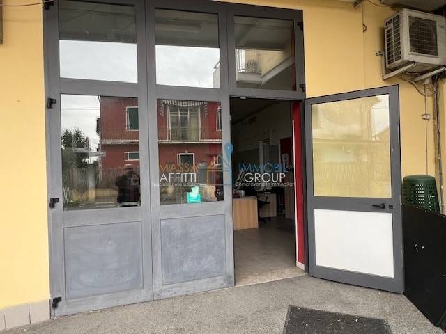 negozio in affitto a Massa