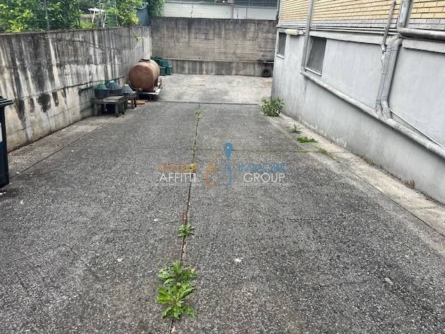 negozio in affitto a Massa