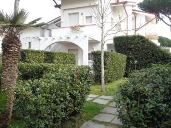 appartamento in affitto a Massa in zona Poveromo