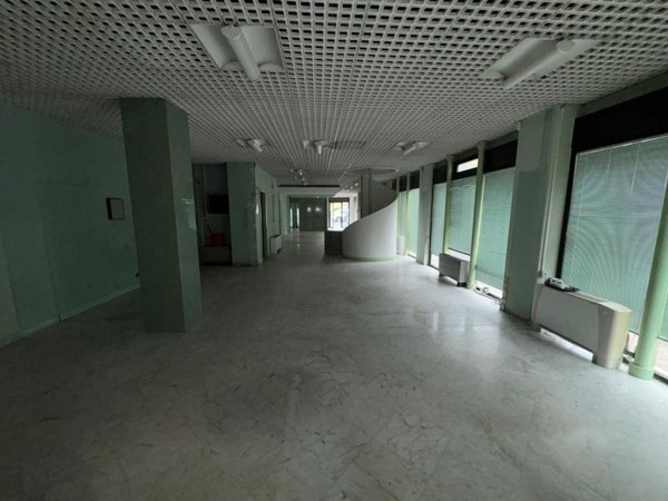 locale commerciale in affitto a Massa