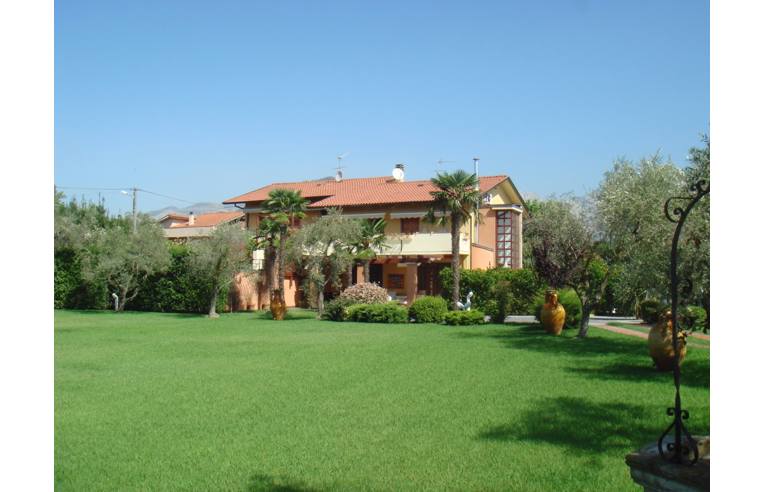 casa indipendente in affitto a Massa in zona Marina dei Ronchi