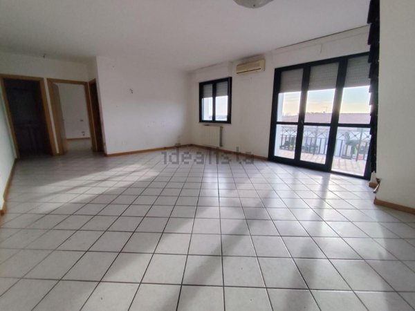 appartamento in affitto a Massa in zona Centro Storico