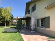 casa indipendente in affitto a Massa in zona Poveromo