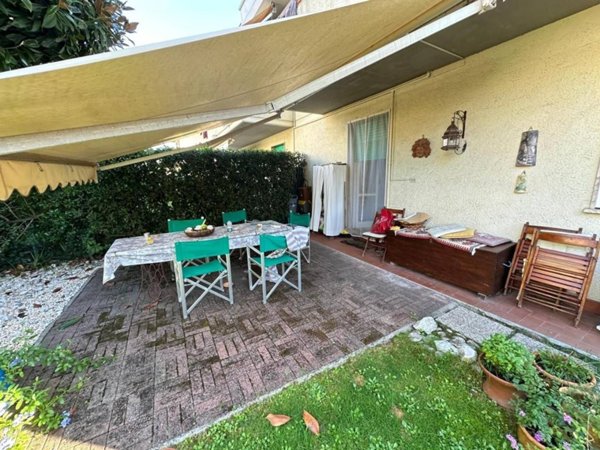 appartamento in affitto a Massa in zona Marina dei Ronchi
