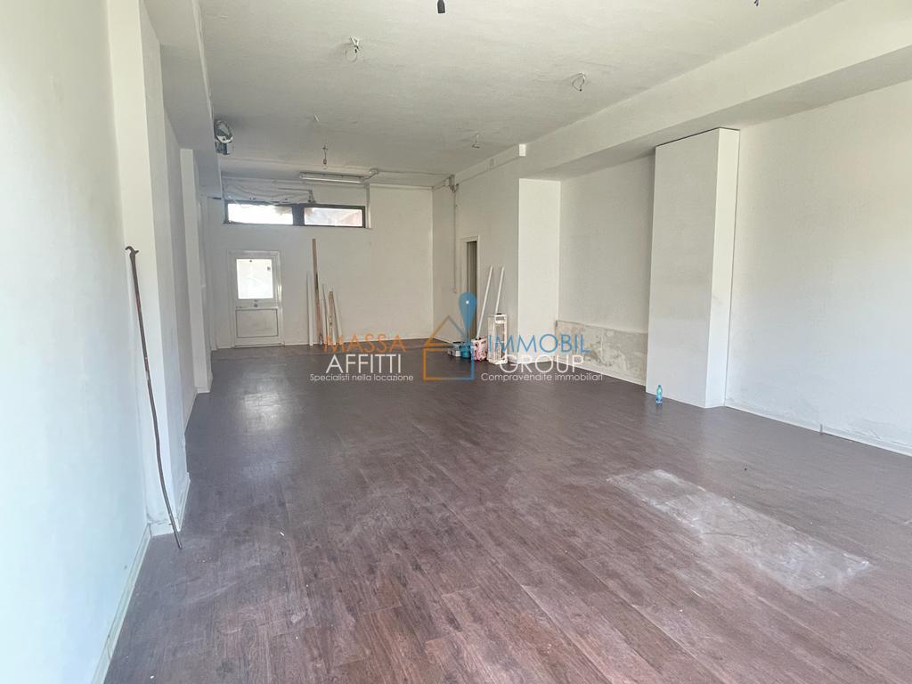 locale commerciale in affitto a Massa