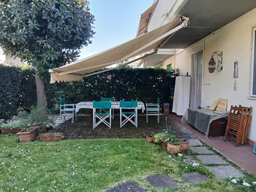 appartamento in affitto a Massa in zona Marina dei Ronchi