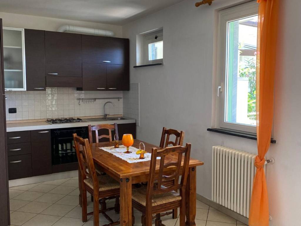 appartamento in affitto a Massa in zona Marina di Massa