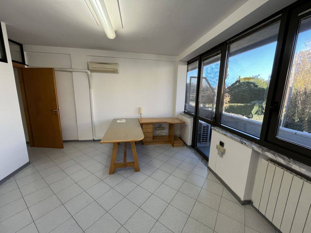 ufficio in affitto a Massa