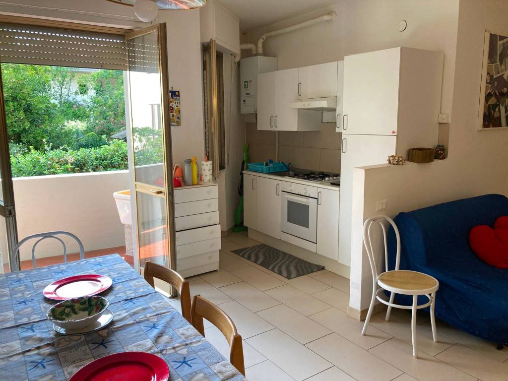 appartamento in affitto a Massa in zona Marina dei Ronchi