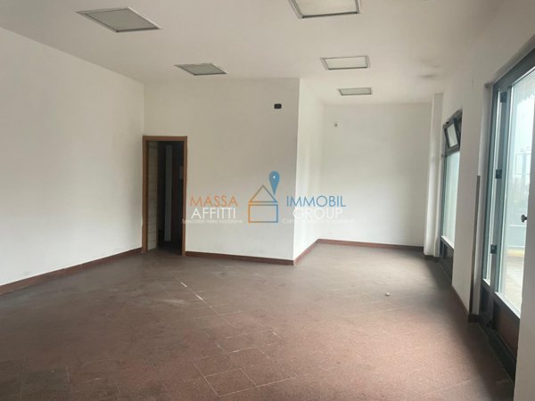 locale commerciale in affitto a Massa