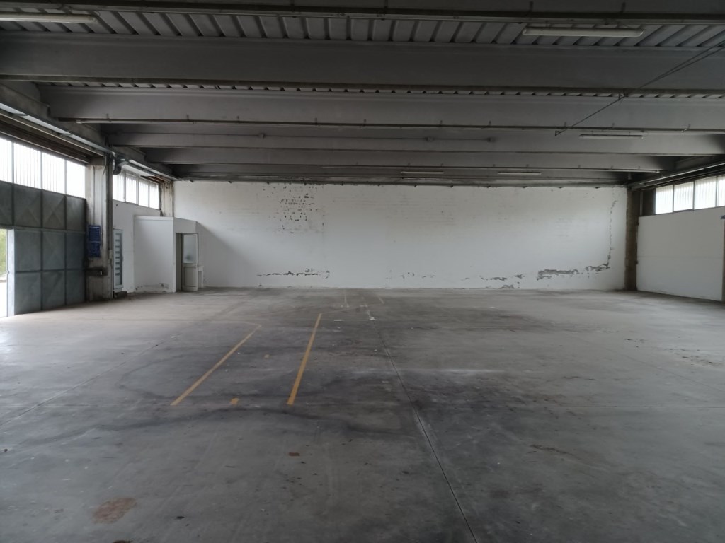 capannone in affitto a Massa