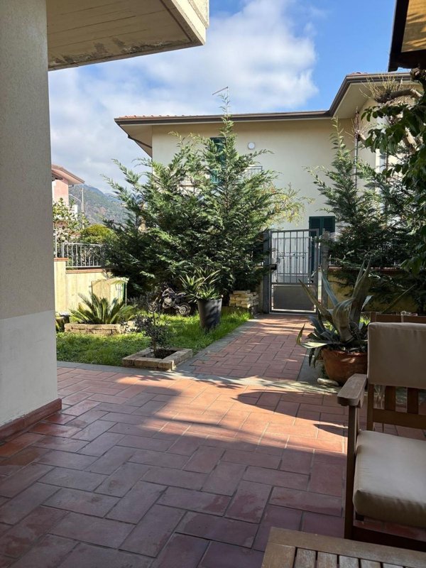 casa indipendente in affitto a Massa