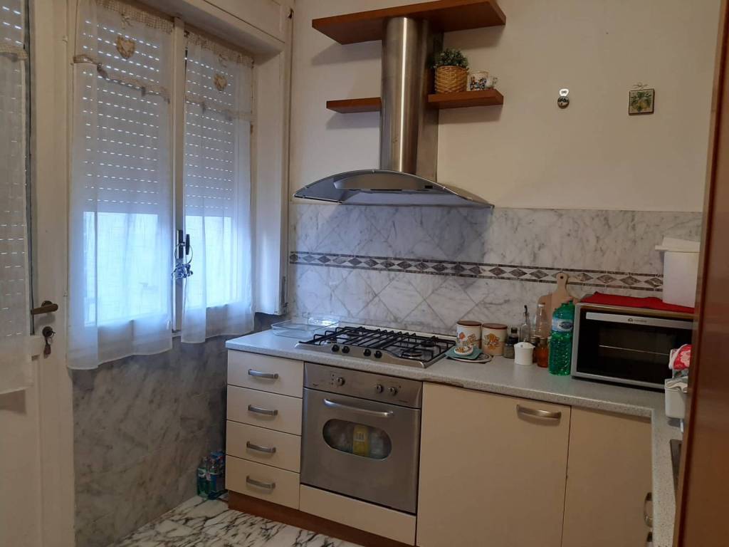 appartamento in affitto a Massa in zona Marina di Massa