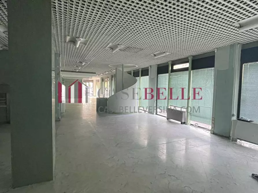 locale commerciale in affitto a Massa