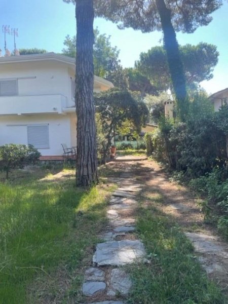 casa indipendente in affitto a Massa in zona Marina dei Ronchi