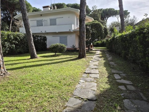 casa indipendente in affitto a Massa in zona Poveromo