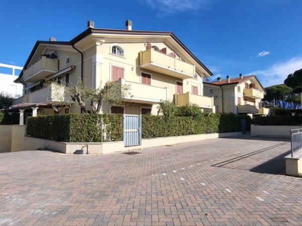 appartamento in affitto a Massa in zona Marina dei Ronchi