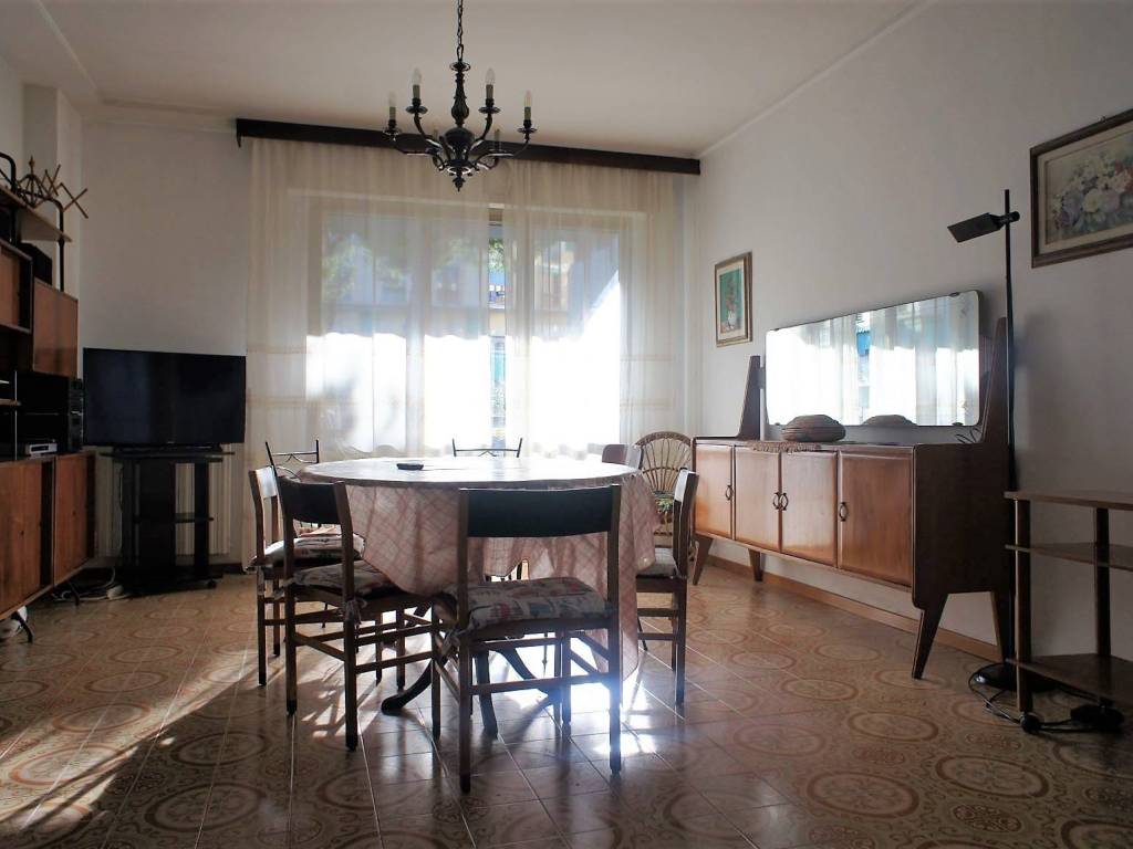 appartamento in affitto a Massa in zona Marina di Massa